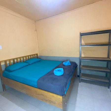 Harry & Mimin Homestay Горонтало Экстерьер фото