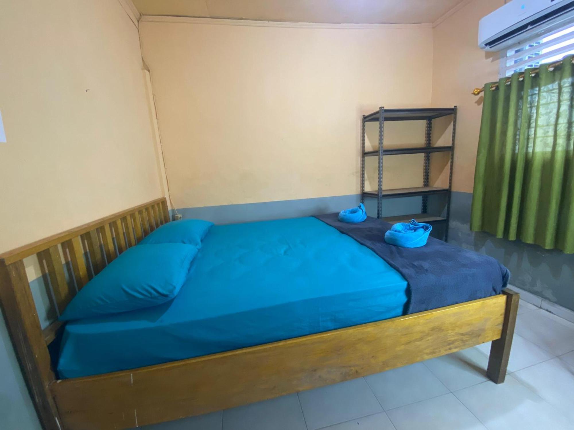 Harry & Mimin Homestay Горонтало Экстерьер фото