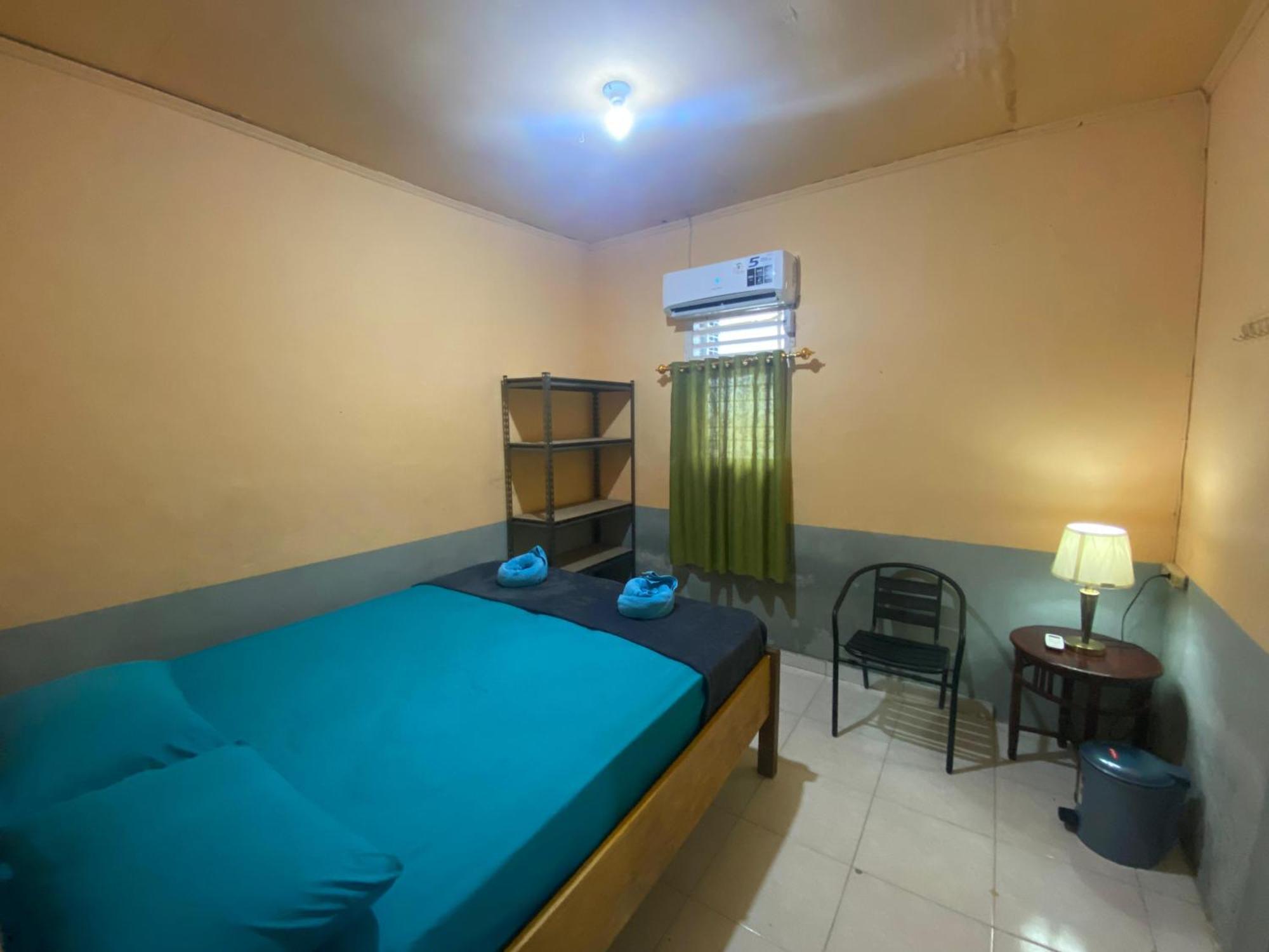 Harry & Mimin Homestay Горонтало Экстерьер фото
